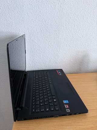Portátil lenevo15.6 ''i5 8GB RAM 1TB SSD RadeonR5