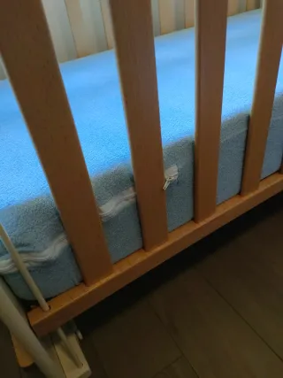 Cuna de madera con ruedas de la marca MICUNA