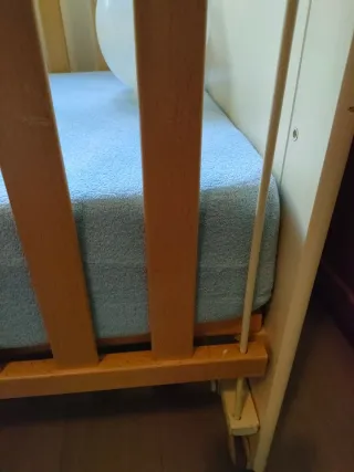 Cuna de madera con ruedas de la marca MICUNA