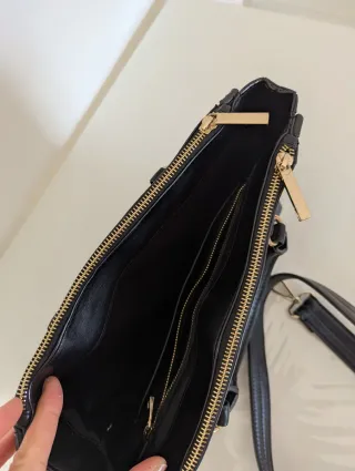 Bolso negro mano o bandolera