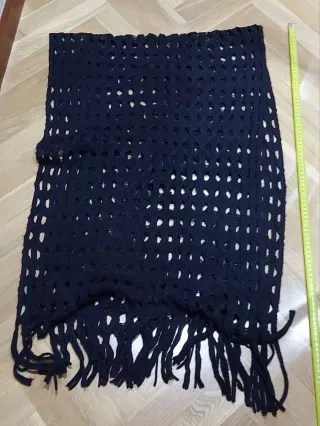 Bufanda negra de red con flecos