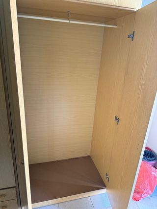 Due armadi uguali color legno