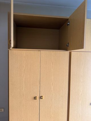 Due armadi uguali color legno