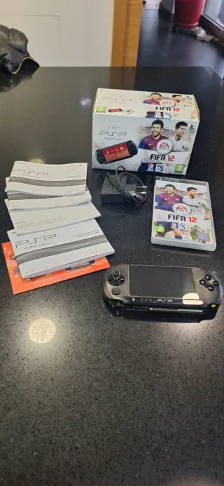 PSP Street E1004 con FIFA 12 Pack