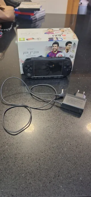 PSP Street E1004 con FIFA 12 Pack