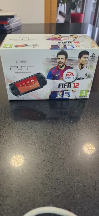 PSP Street E1004 con FIFA 12 Pack
