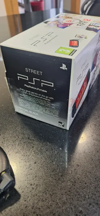 PSP Street E1004 con FIFA 12 Pack