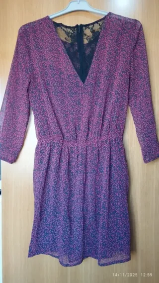 Vestido Bershka estampado morado y negro