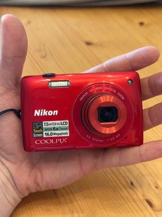 Digicam Nikon Coolpix S4200 / 16MP + touch screen