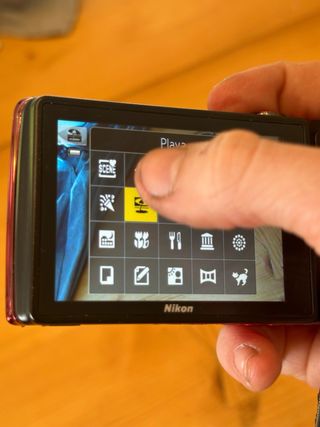 Digicam Nikon Coolpix S4200 / 16MP + touch screen