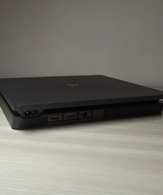 Playstation 4 Slim Nera