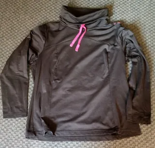 Jersey cuello alto negro y rosa térmica