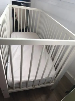 colchón y protector impermeable