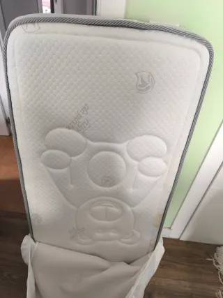 colchón y protector impermeable