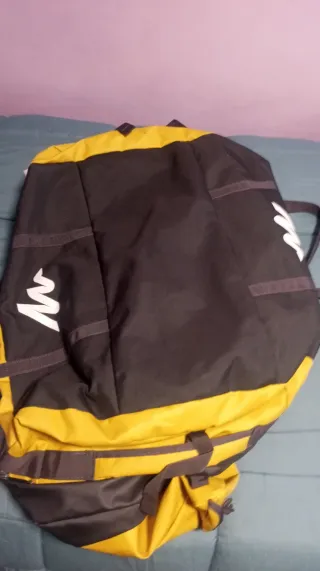 Mochila amarilla y negra