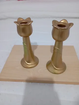 Juego 2 candelabros dorados