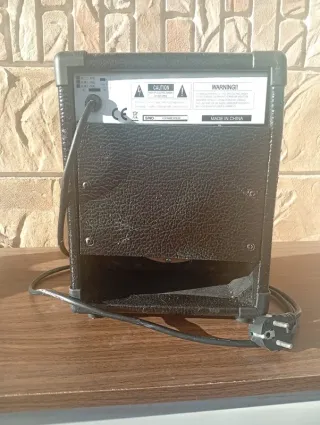 Amplificador Guitarra Academy AP-15G 15W