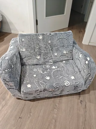 Sofá infantil con manta, también se puede estirar