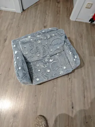 Sofá infantil con manta, también se puede estirar