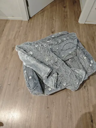 Sofá infantil con manta, también se puede estirar