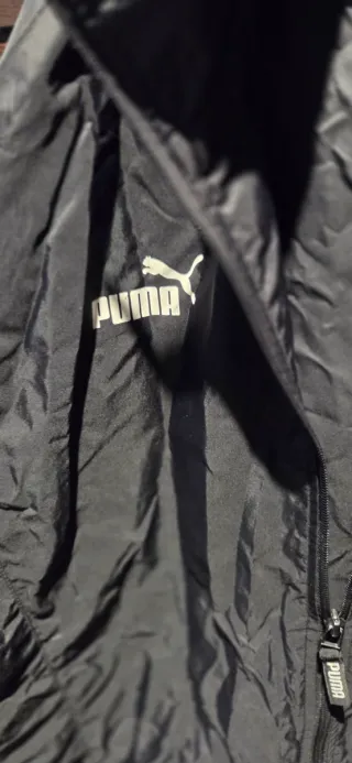 Chubasquero Puma Negro con Capucha