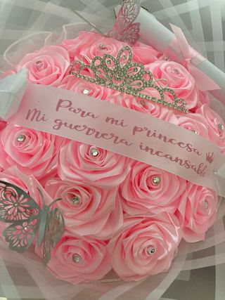 Ramo de rosas eternas con tiara