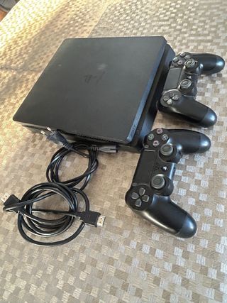 PS4 Slim Nera + 2 Controller + Cavi