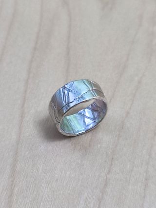Anillo artesanal de plata de ley - trazos