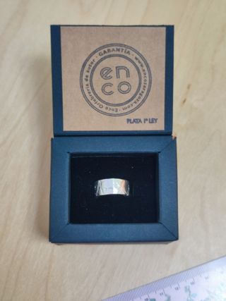 Anillo artesanal de plata de ley - trazos