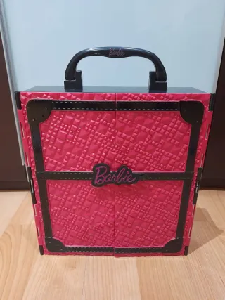 Guardaroba Barbie con accessori