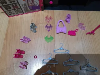 Guardaroba Barbie con accessori