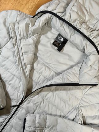 TNF 700 Plumífero Mujer XL Crema Capucha Puffer