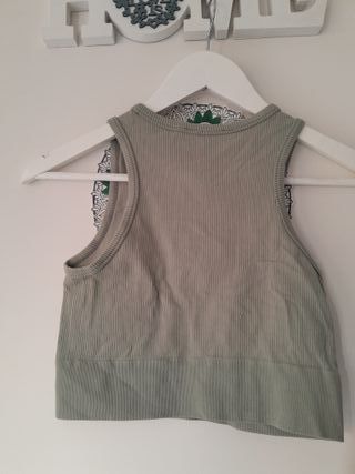 Top verde sin mangas