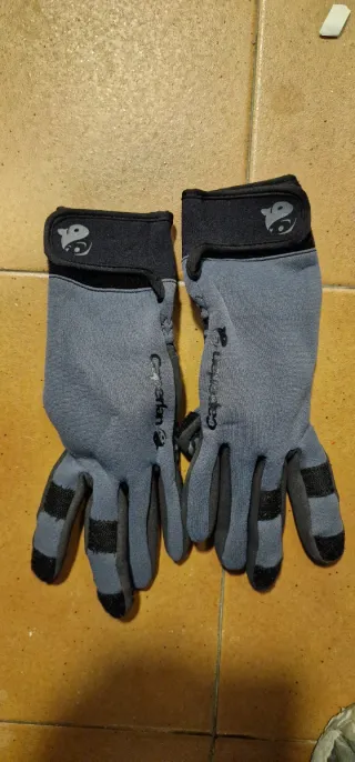 Guantes de pesca Carpeland grises y negros