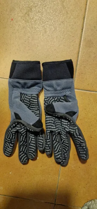 Guantes de pesca Carpeland grises y negros