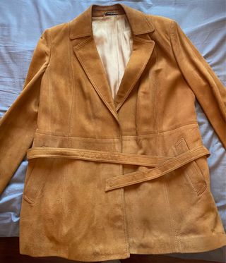 Chaqueta ante marrón con cinturón