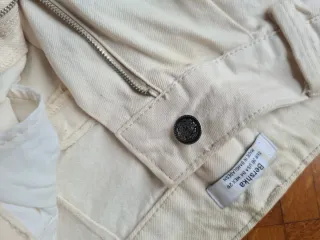 Pantalon vaquero Bershka beige Talla 36