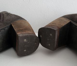 Bonitos botines de ante gris. 38.