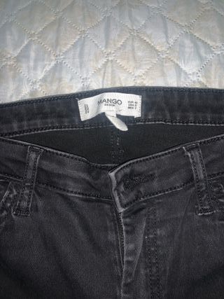 Pantalón negro Mango