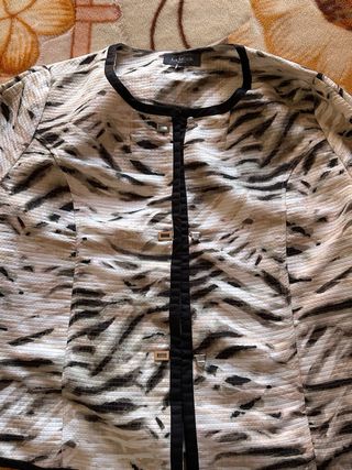 Chaqueta LA MODE Beige y Negra