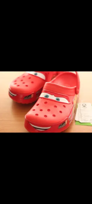 Chanclas rojas Talla 42-43.