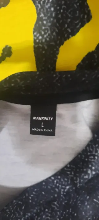 Camiseta Deportiva Negra y Plateada