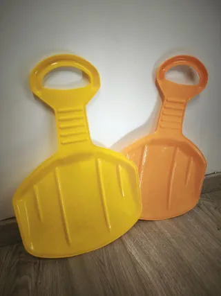 2 Palas de Nieve/Trineo Naranja y Amarillo