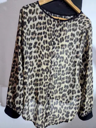 Camisa vaporosa animal print Talla M-L