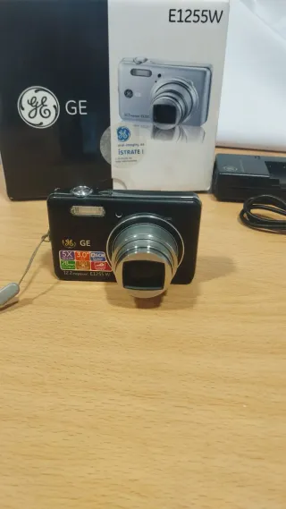 Cámara Digital GE E1255W Negra