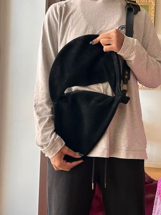 Bolso bandolera de ante negro