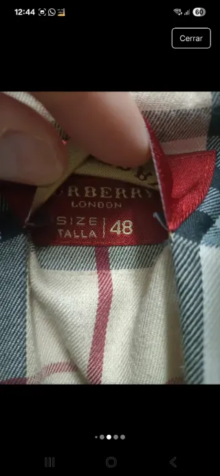 Gabardina Burberry Negra con Tartán