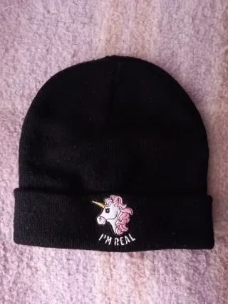 Cappellino in lana con unicorno