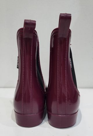 Bonitos botines granates de agua. 37.