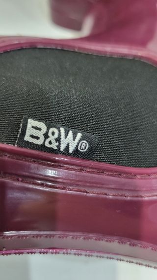 Bonitos botines granates de agua. 37.